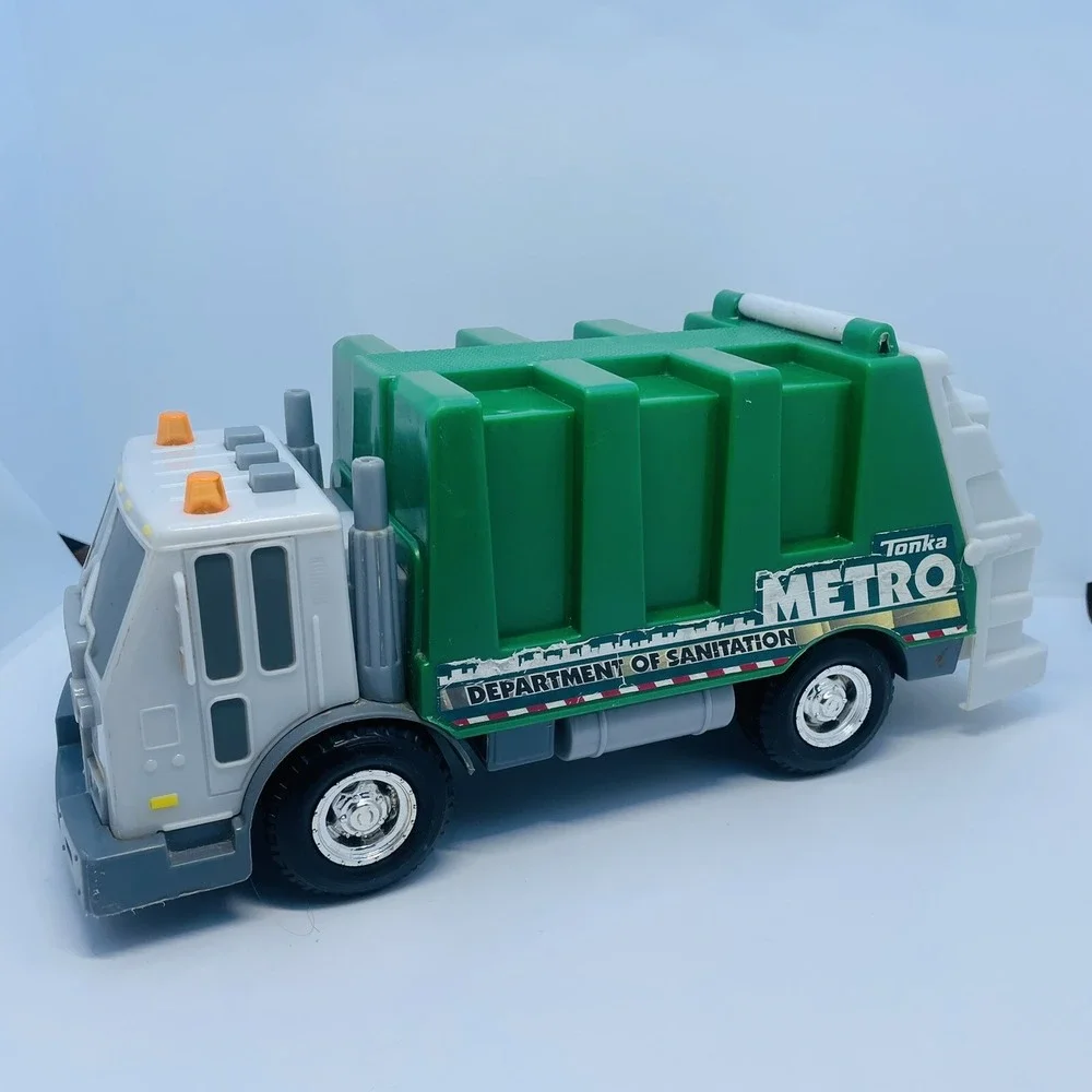 COLLECTIBLE 2013 HASBRO TONKA METRO DEPT‎ OF SANITATION GARBAGE TRUCK #06590